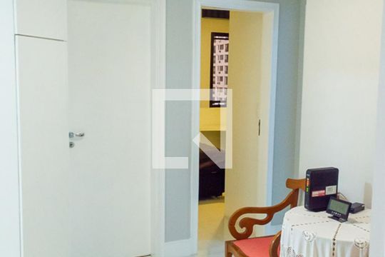 Corredor de apartamento para alugar com 3 quartos, 140m² em Barra da Tijuca, Rio de Janeiro