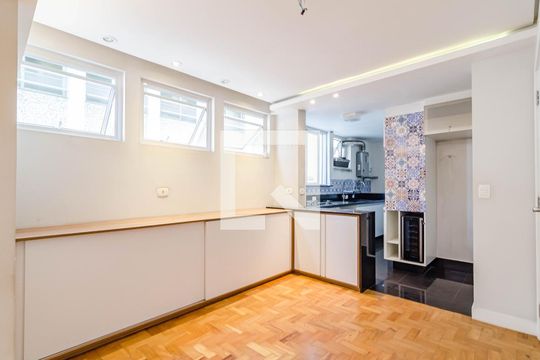 Sala de apartamento à venda com 2 quartos, 84m² em Cerqueira César, São Paulo