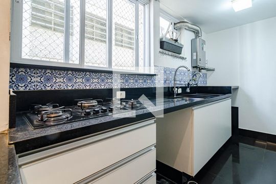 Cozinha de apartamento à venda com 2 quartos, 84m² em Cerqueira César, São Paulo
