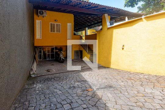 Garagem de casa à venda com 5 quartos, 280m² em Freguesia (jacarepaguá), Rio de Janeiro