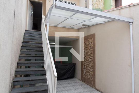 Garagem de casa à venda com 3 quartos, 126m² em Jardim Laone, São Paulo