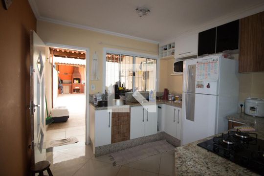 Cozinha de casa à venda com 3 quartos, 126m² em Jardim Laone, São Paulo