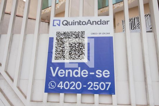 Fachada de casa à venda com 3 quartos, 126m² em Jardim Laone, São Paulo