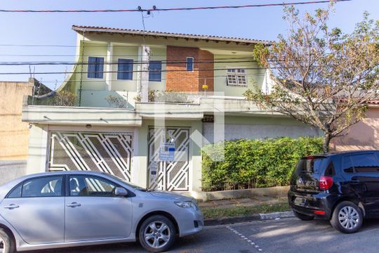 Fachada de casa à venda com 4 quartos, 300m² em Vila Nogueira, Diadema