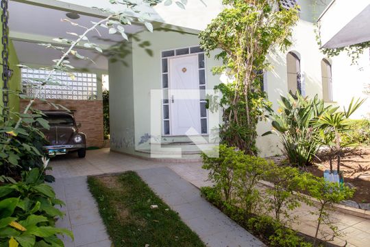 Garagem de casa à venda com 4 quartos, 300m² em Vila Nogueira, Diadema