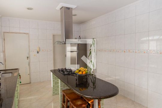 Cozinha de casa à venda com 4 quartos, 300m² em Vila Nogueira, Diadema