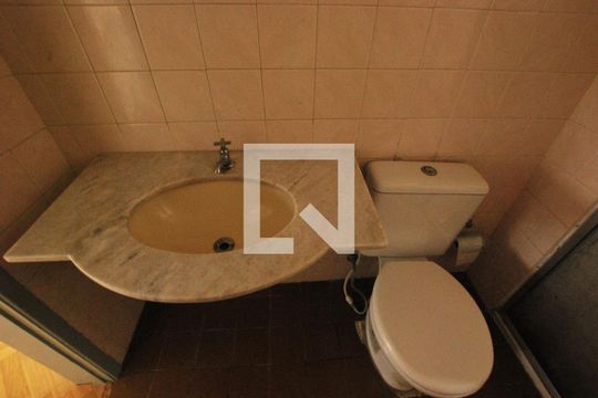 Banheiro de apartamento para alugar com 2 quartos, 55m² em Partenon, Porto Alegre