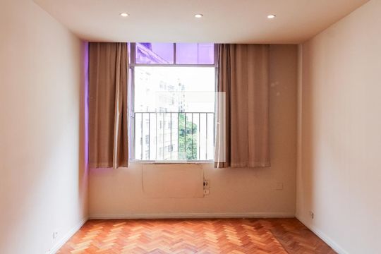 Quarto 1 de apartamento à venda com 3 quartos, 220m² em Copacabana, Rio de Janeiro