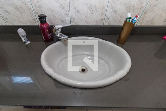 Banheiro da Suíte de casa à venda com 4 quartos, 300m² em Parque Santa Fé, Porto Alegre