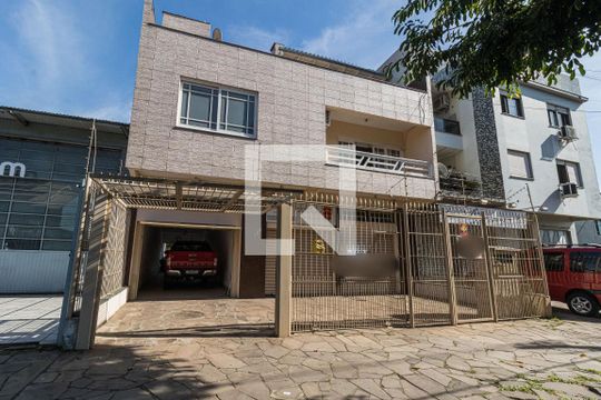 Fachada de casa à venda com 4 quartos, 300m² em Parque Santa Fé, Porto Alegre
