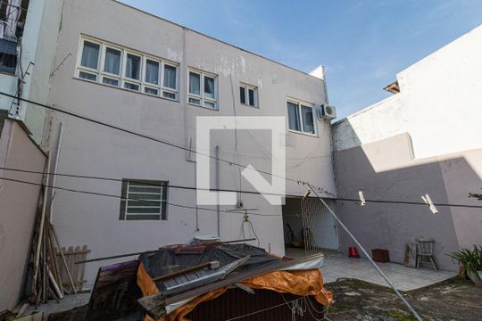 Quintal de casa à venda com 4 quartos, 300m² em Parque Santa Fé, Porto Alegre