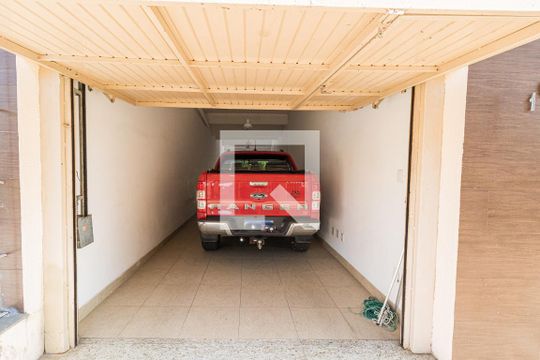 Garagem de casa à venda com 4 quartos, 300m² em Parque Santa Fé, Porto Alegre