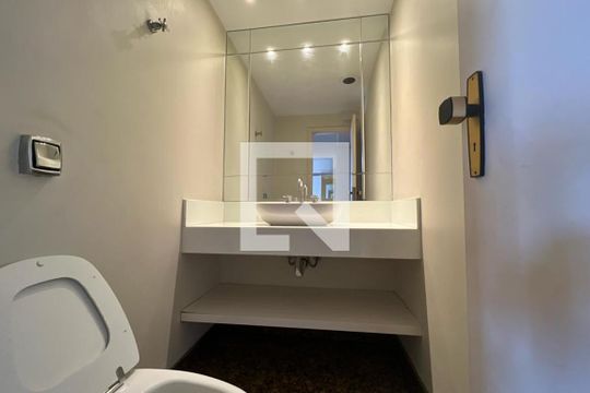 Lavabo de apartamento para alugar com 4 quartos, 240m² em Vila Andrade, São Paulo