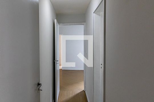 Corredor quarto de apartamento à venda com 1 quarto, 50m² em Indianópolis, São Paulo