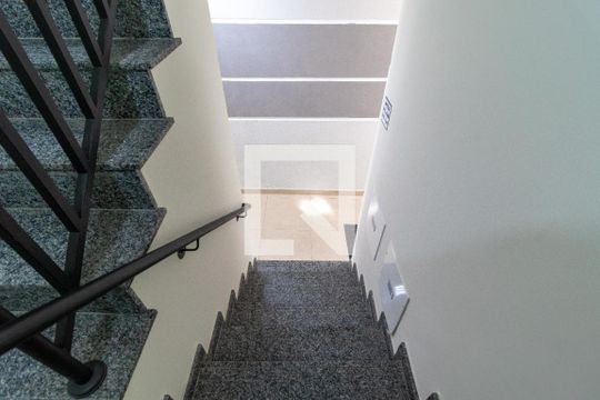 Escada de apartamento para alugar com 1 quarto, 36m² em Vila Paulicéia, São Paulo