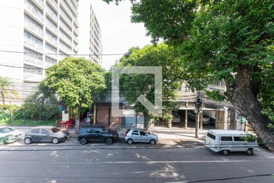 Vista Quarto 1 e 3 de apartamento para alugar com 3 quartos, 55m² em São Cristóvão, Rio de Janeiro