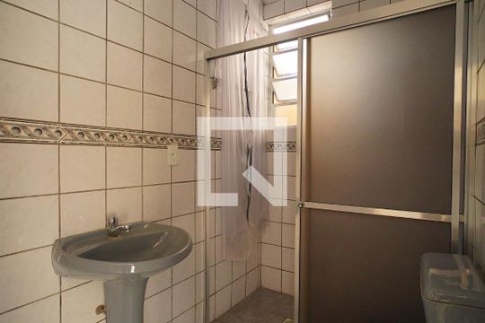 Banheiro de apartamento à venda com 3 quartos, 95m² em Floresta, Porto Alegre