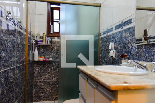 Banheiro da Suíte de casa à venda com 2 quartos, 153m² em Vila Maranduba, Guarulhos