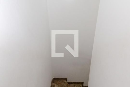 Escada Sala/Quartos de casa à venda com 2 quartos, 153m² em Vila Maranduba, Guarulhos