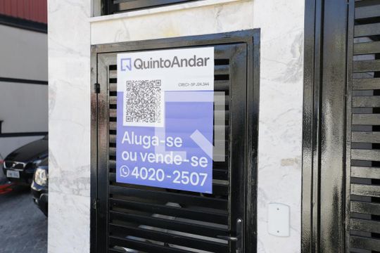 Fachada de apartamento para alugar com 2 quartos, 40m² em Vila Marieta, São Paulo
