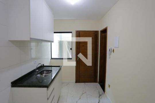 Cozinha de apartamento para alugar com 2 quartos, 40m² em Vila Marieta, São Paulo