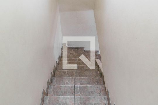 Escadas de casa para alugar com 3 quartos, 163m² em Freguesia do Ó, São Paulo