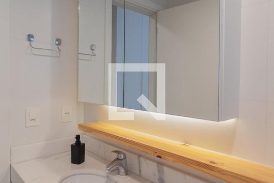 Banheiro de apartamento para alugar com 2 quartos, 95m² em Farroupilha, Porto Alegre