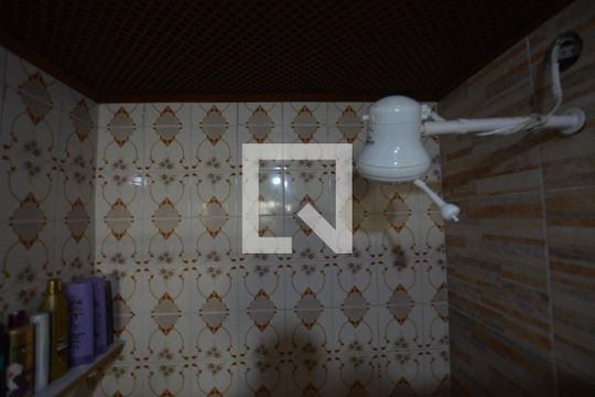 Banheiro de apartamento para alugar com 1 quarto, 50m² em Ramos, Rio de Janeiro