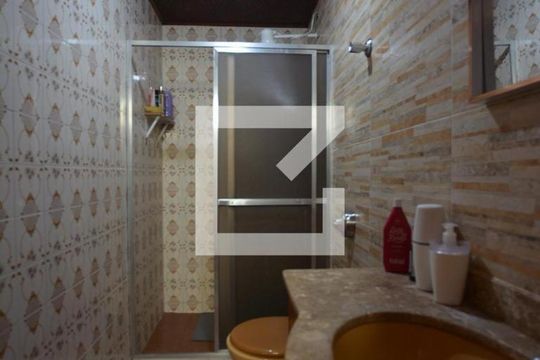 Banheiro de apartamento para alugar com 1 quarto, 50m² em Ramos, Rio de Janeiro