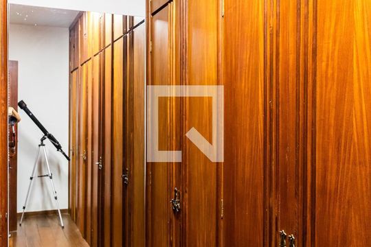 Casa à venda com 2 quartos, 570m² em Pampulha, Belo Horizonte