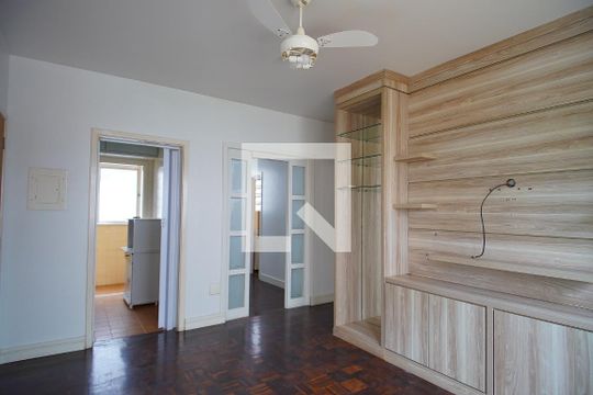 Sala de apartamento à venda com 3 quartos, 79m² em Petrópolis, Porto Alegre