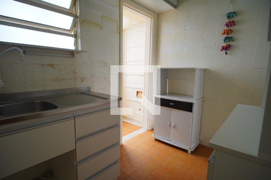 Cozinha de apartamento à venda com 3 quartos, 79m² em Petrópolis, Porto Alegre