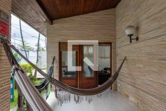 Quintal de casa para alugar com 5 quartos, 580m² em Jardim Virginia, Guarujá