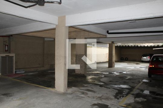 Garagem de apartamento para alugar com 2 quartos, 50m² em Olaria, Rio de Janeiro