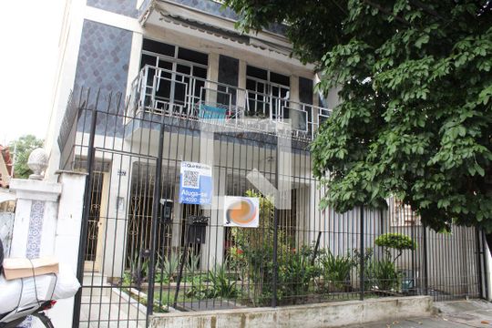 Fachada de apartamento para alugar com 2 quartos, 50m² em Olaria, Rio de Janeiro