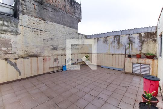 Quintal de casa à venda com 4 quartos, 160m² em Vila Antonieta, São Paulo