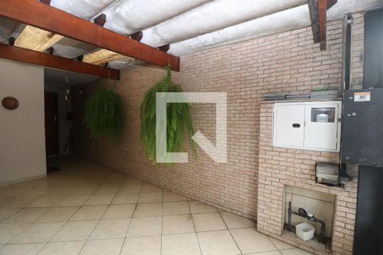 Garagem de casa à venda com 3 quartos, 140m² em Parque Imperial, São Paulo