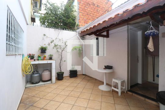 Quintal de casa à venda com 3 quartos, 140m² em Parque Imperial, São Paulo