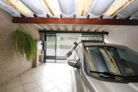 Garagem de casa à venda com 3 quartos, 140m² em Parque Imperial, São Paulo