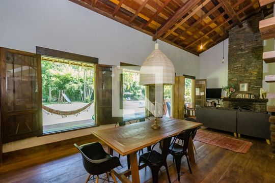 Sala de casa de condomínio à venda com 5 quartos, 400m² em Ouro Velho Mansões, Nova Lima