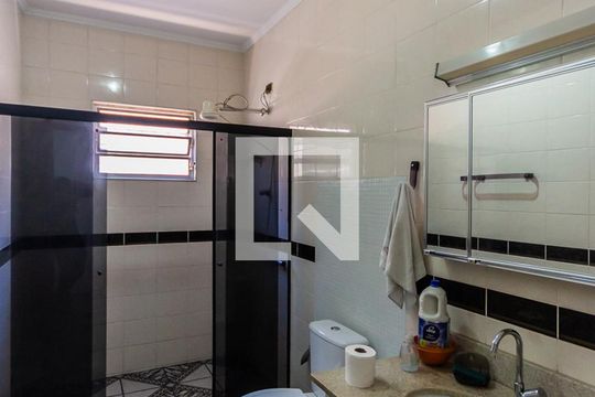 Banheiro de casa à venda com 5 quartos, 283m² em Vila Guarani, Santo André