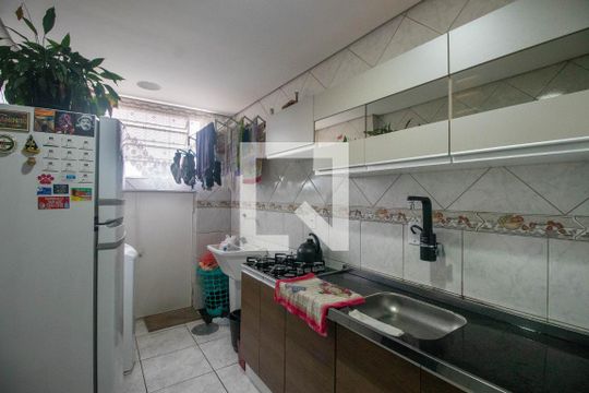 Cozinha de apartamento para alugar com 2 quartos, 45m² em Petrópolis, Porto Alegre