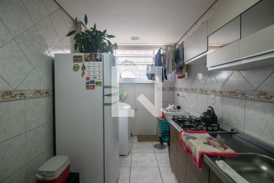 Cozinha de apartamento para alugar com 2 quartos, 45m² em Petrópolis, Porto Alegre