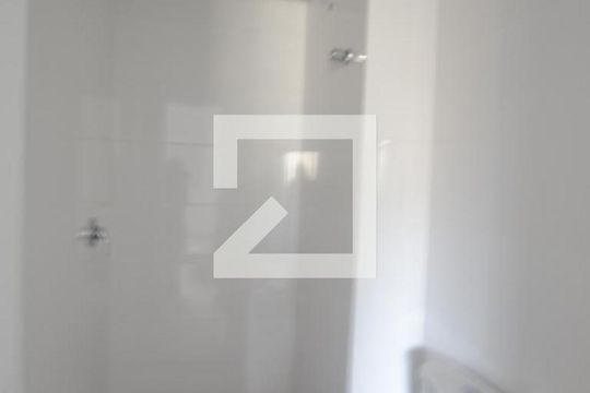 Banheiro da Suíte de apartamento para alugar com 1 quarto, 31m² em Centro Histórico, Porto Alegre