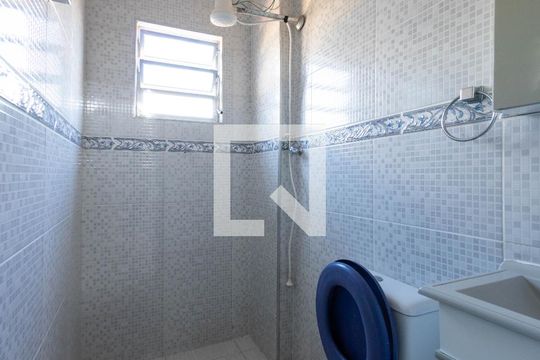 Banheiro de apartamento à venda com 2 quartos, 45m² em Conjunto Habitacional Teotonio Vilela, São Paulo