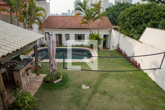 Quintal de casa à venda com 4 quartos, 460m² em Lapa, São Paulo