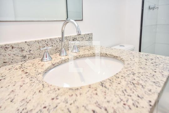 Banheiro do Quarto 1 de apartamento para alugar com 2 quartos, 57m² em Bela Vista, São Paulo
