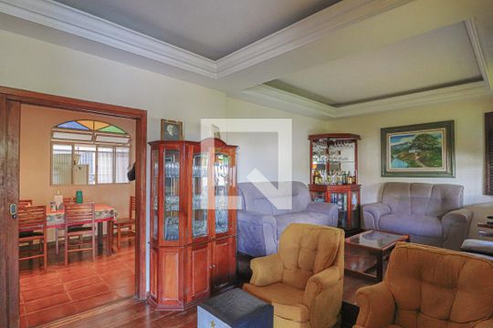 Sala de casa à venda com 4 quartos, 354m² em Horto Florestal, Belo Horizonte
