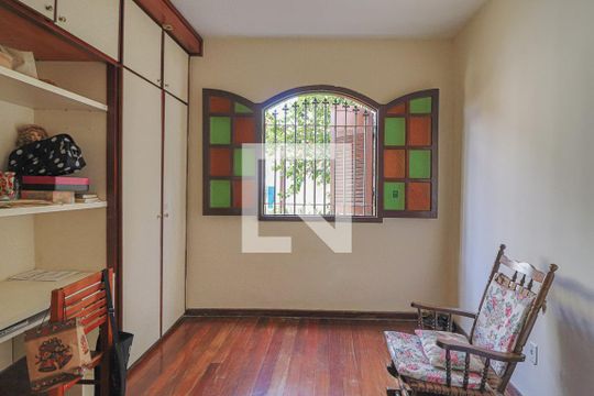 Quarto 1 de casa à venda com 4 quartos, 354m² em Horto Florestal, Belo Horizonte
