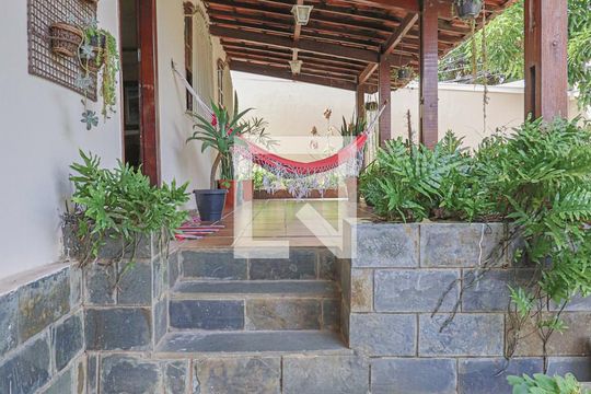 Varanda da Sala de casa à venda com 4 quartos, 354m² em Horto Florestal, Belo Horizonte